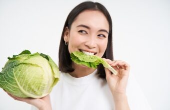 Consumul de varză: beneficii pentru digestie și detoxifiere