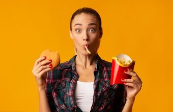 Ce înseamnă „calorii goale” și cum le elimini din alimentație