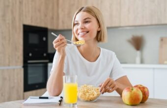 Imunitate de fier: alimente, plante și pași simpli pentru sezonul rece