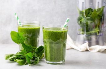 7 sucuri verzi ce merită încercate (și când e cel mai bine să le consumi)
