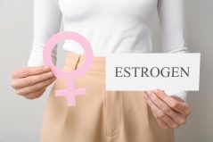 Deficit de estrogen: cum îți poate afecta pielea, părul și aspectul fizic