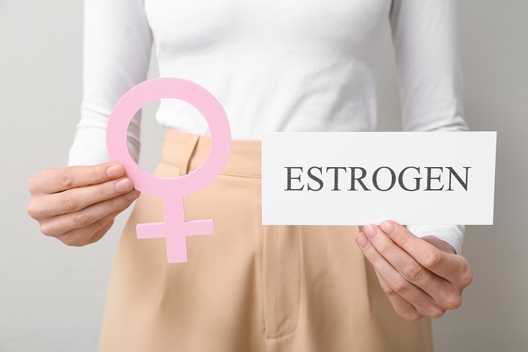 Deficit de estrogen: cum îți poate afecta pielea, părul și aspectul fizic
