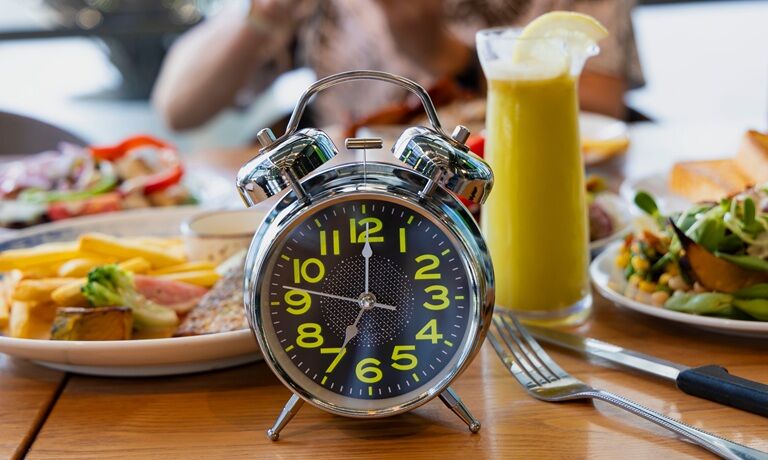 Nu mânca după ora 18:00”: Mit sau realitate despre slăbit?