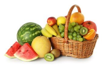 Capcanele fructelor de sezon. Top 10 fructe care îngrașă
