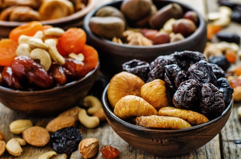 Capcanele fructelor de sezon. Top 10 fructe care îngrașă