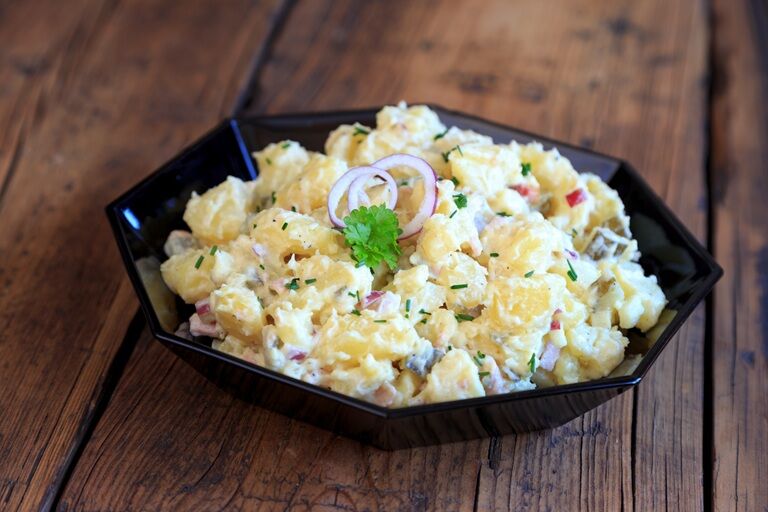 Salate de vară care îți sabotează dieta: ce ingrediente sa eviți?