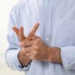 Ce se întâmplă cu mâinile tale dacă îți trosnești degetele? Adevărul din spatele zgomotelor
