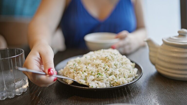 Orezul care îngrașă mai puțin: cum se gătește și de ce să-l consumi abia a doua zi