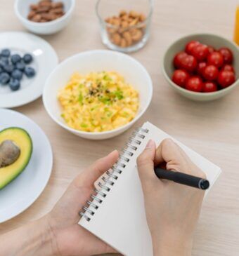 Dieta de 1000 de calorii pe zi este periculoasă? Ce spune nutriționistul despre dietele restrictive