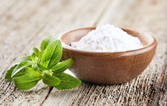 Stevia rebaudiana, îndulcitor natural. Vezi ce beneficii și ce efecte are