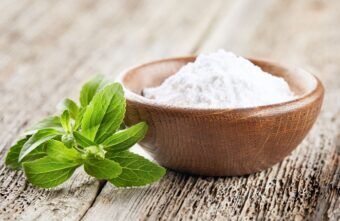 Stevia rebaudiana, îndulcitor natural. Vezi ce beneficii și ce efecte are