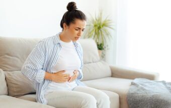 Ce este ileita, ce simptome apar, diagnostic și tratament